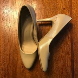 Size 9  KELLY AND KATIE Tiana nude heels